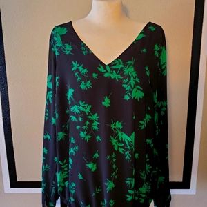 Fabulously chic long sleeved light weight blouse!